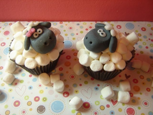 CONFEITANDO: CUPCAKE DE OVELHA