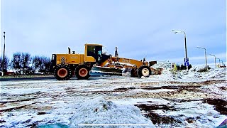 Борьба со снежными валами! Легковушка в ловушке!