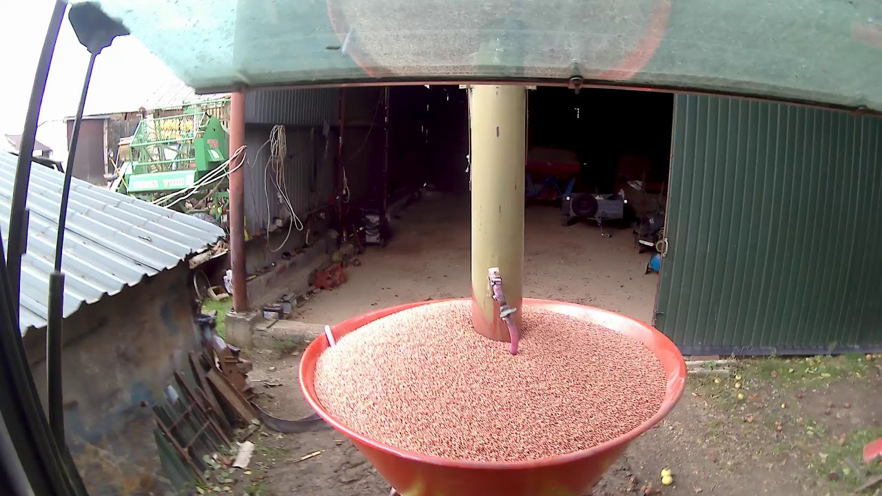 Zaprawiamy zboże , zaprawiarka sam z lejka i młynek . Budowa zaprawiarki .