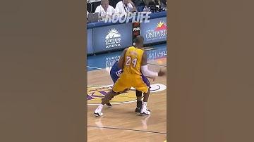 Kobe gives Curry respect after draining the tough 3 🔥👌 #kobebryant #stephcurry #sportsmanship #nba