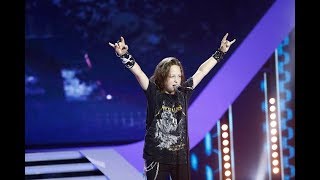 Flavio Amariei cântă live piesa „Wherever I May Roam”