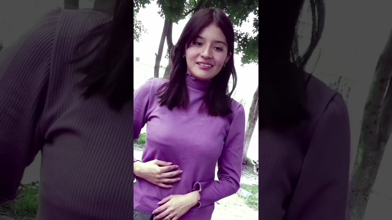 (Reaction) Beautiful woman in market serving her customer very kindly.