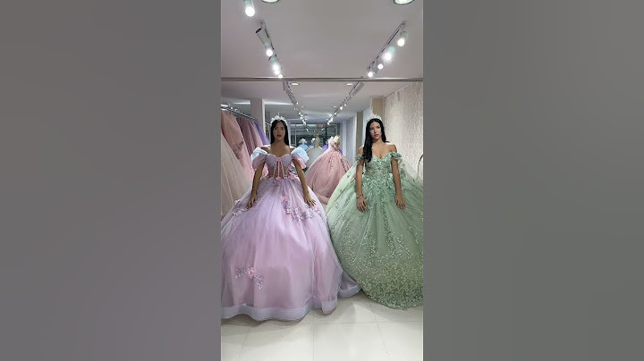 Estamos escogiendo los vestidos para los 15 años😍