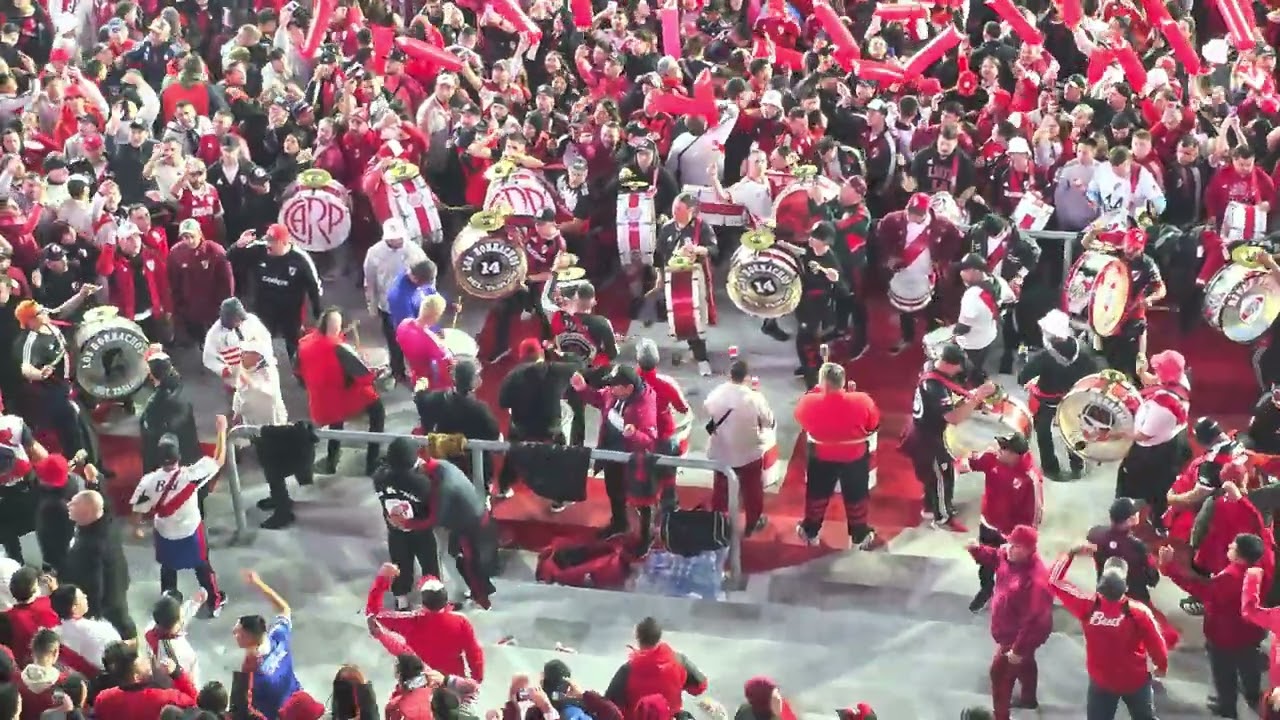 ⚪🔴⚪AHI VIENE LA HINCHADA🎶🎵🥳🥳⚪🔴⚪ RIVER VS LIBERTAD OCTAVOS COPA LIBERTADORES 