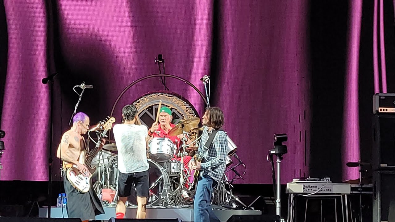 'Around the World' Red Hot Chili Peppers LIVE, Auckland NZ 2023 Mt