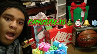 OPENING PRESENTS ON CHRISTMAS MORNING || VLOGMAS DAY 25