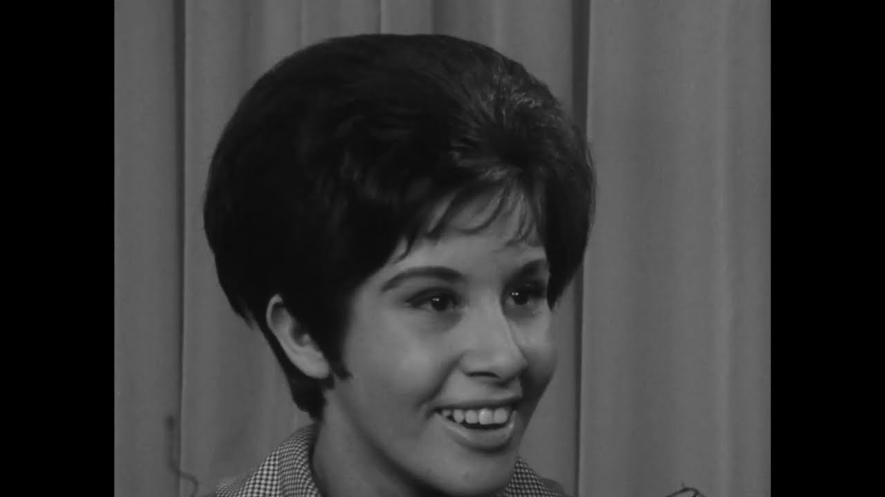 Helen Shapiro with Bryan Davies - Australia c1962 (first minute is mute)