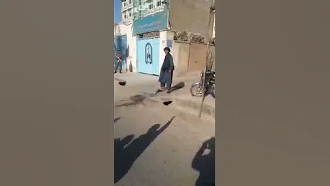 لحظه دستگیری قاتل که دو فرد را در کنار خیابان سر برید 