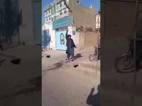 لحظه دستگیری قاتل که دو فرد را در کنار خیابان سر برید