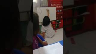 Mendengar suara dede