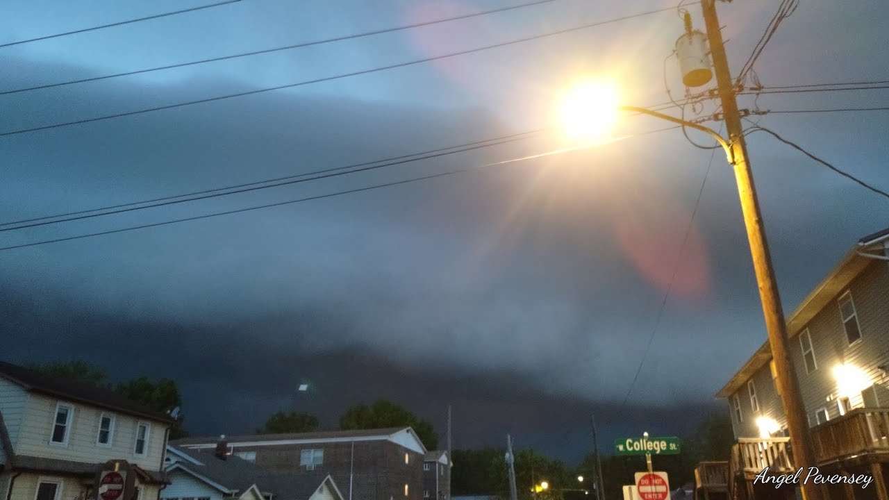 5424 Thunderstorms with shelf cloud - YouTube