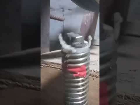 محرك مغناطيسي يعمل بالتنافر تحت التجربه