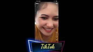 Cantik sekali cewek ini dengan kedipan mata yang mempesona #tiktok #cewecantik