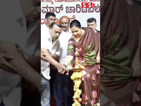 ಸಿದ್ದಗಂಗಾ ಮಠಕ್ಕೆ ಅಶ್ವಿನಿ ಪುನೀತ್ ರಾಜ್ ಕುಮಾರ್ ಭೇಟಿ #sstv #indianactor #entertainment ಸಿದ್ದಗಂಗಾ ಮಠಕ್ಕೆ ಅಶ್ವಿನಿ ಪುನೀತ್ ರಾಜ್ ಕುಮಾರ್ ಭೇಟಿ #sstv #indianactor #entertainment
