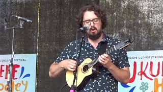 Video thumbnail of "Ukulele Hooley By The Sea 2019 - James Hill - Billie Jean"