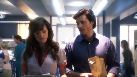 Smallville || Echo 9x04 (Clois) || Clark Asks Lois on a Date [HD]