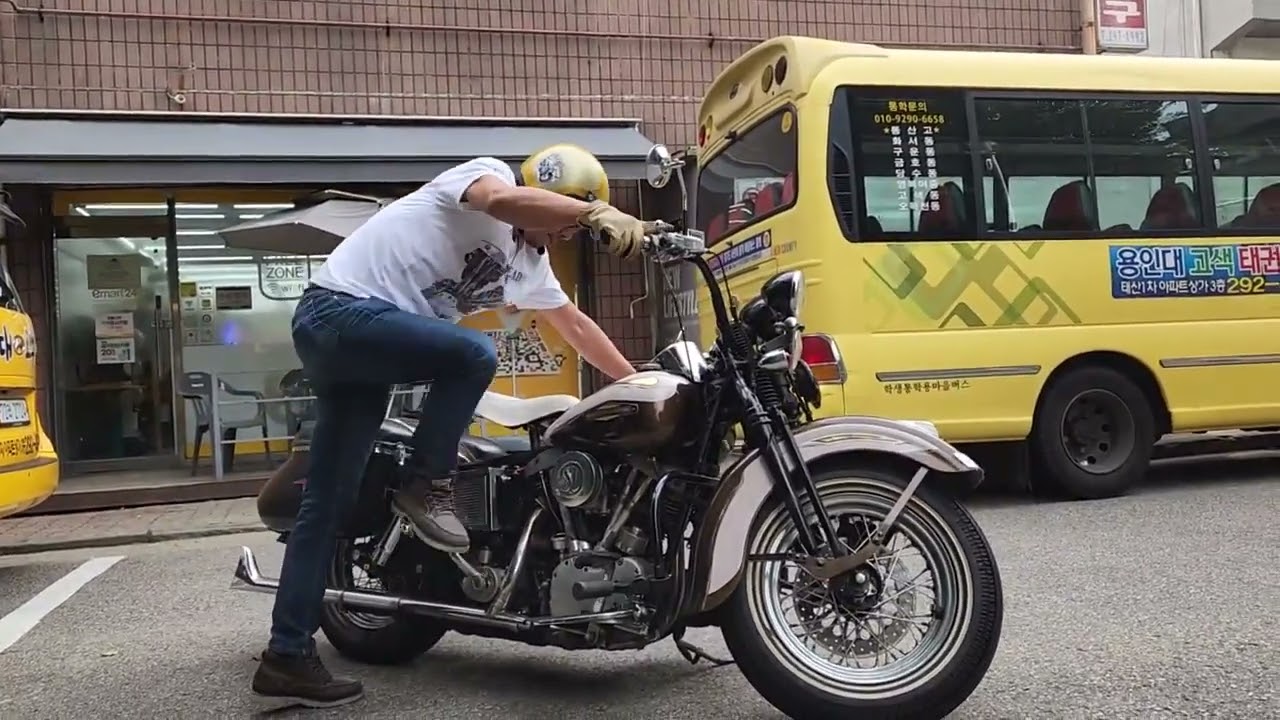 1967 Harley early shovel head kicker 출근길^^