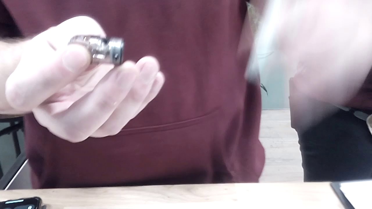 Cannafest 2019, Prague. Vaping-devise preparation. Instruction from dealer.