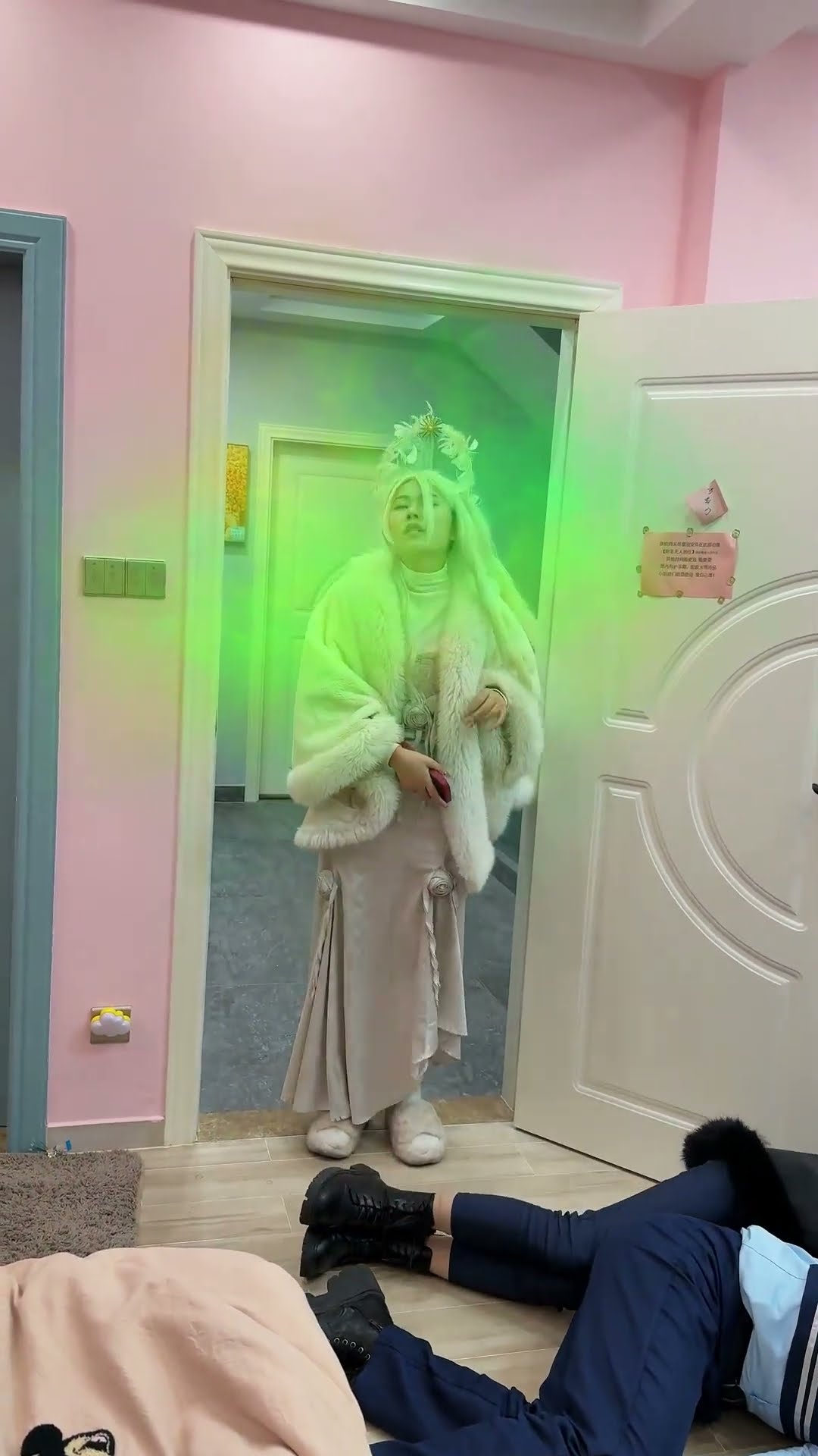 Everyone fainted from the clown's smelly feet #Angel#Clown