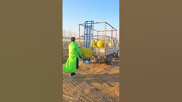 Car battery drives the machine double chain induction type bale loading