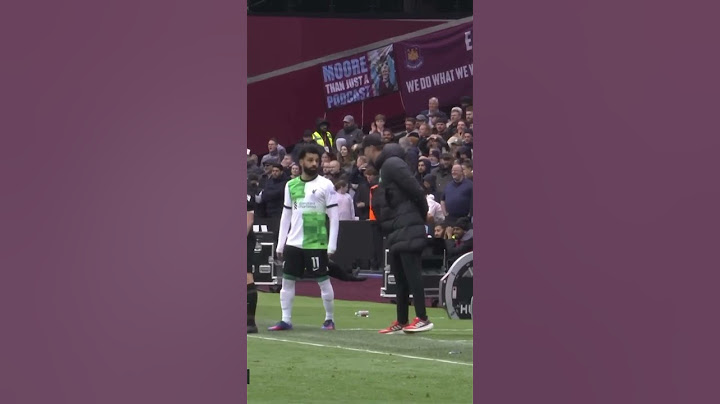 Heated exchange between Mohamed Salah and Jürgen Klopp just before West Ham’s equaliser 😬
