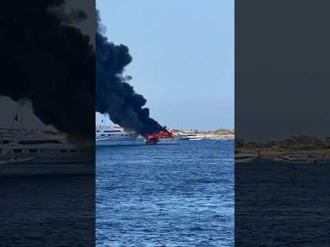 Сгорела яхта в Средиземном море