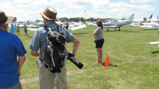 Super Galaxy stirs up dust at Oshkosh 2016 - Wow