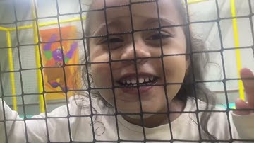 Feliz Klhoe  brincando 