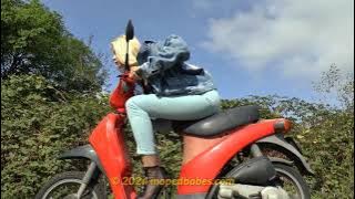 New Piaggio Free 2T Scooter serie | E-start revving street - new Moped model Sandra