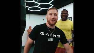 Justin Gaethje asks Francis Ngannou what's his current body weight and Ngannou replies 🥶