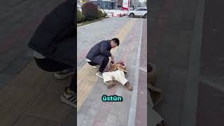 Bu Kız Kıskançlık Krizinden Dolayı Kendini Yerlere Attı.