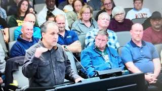 How close is Virginia Governor Glenn Youngkin with the Beaver himself Arch Aplin III?