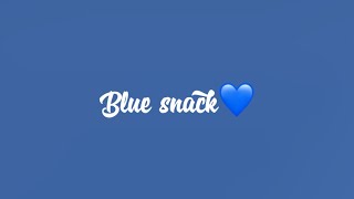 картинка: Цэнхэр өнгийн амттан туршиж ￼￼үзэв.💙