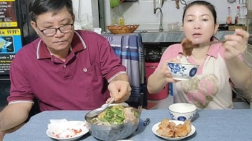 Cá đuối nấu canh chua cơm mẻ bắp chuối, thịt chiên, bữa cơm rất đơn giản mời cả nhà.