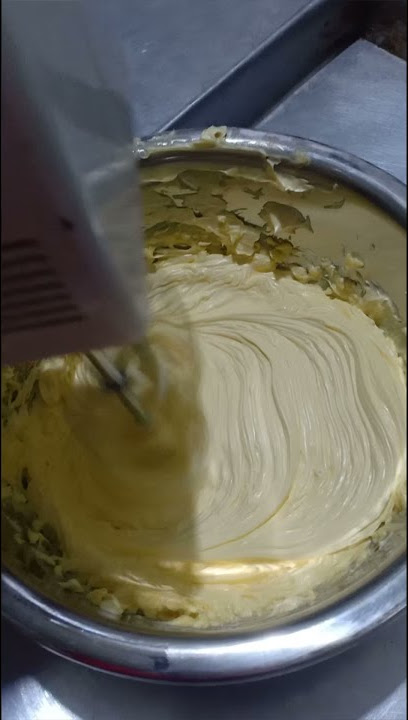 Hasil mixer margarin menjadi lembut dan putih
