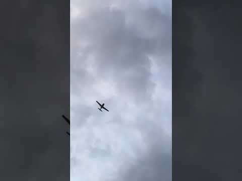 Cirrus SR-20 takeoff