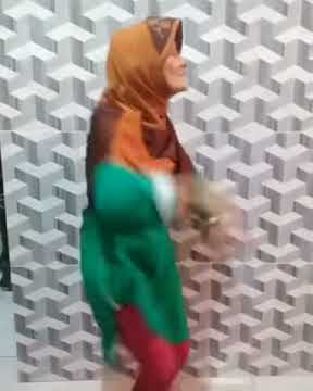 Video Lucu Berasa Si Nenek Joget Kekinian Biar Sehat