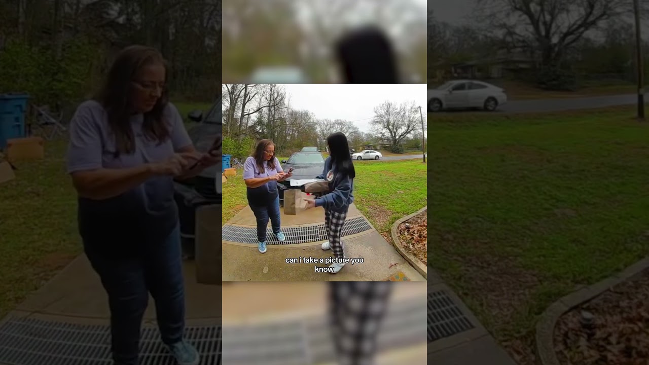 Ей принесла еду очень милая курьерша 🍴