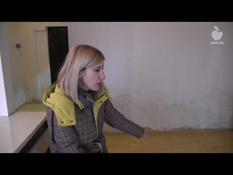 გორში დევნილთა ახალ ბინებში წყალი კედლებიდან გადმოდის