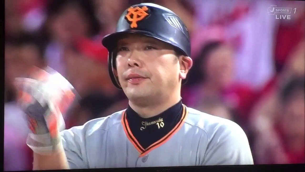 阿部慎之助2000安打達成 - YouTube