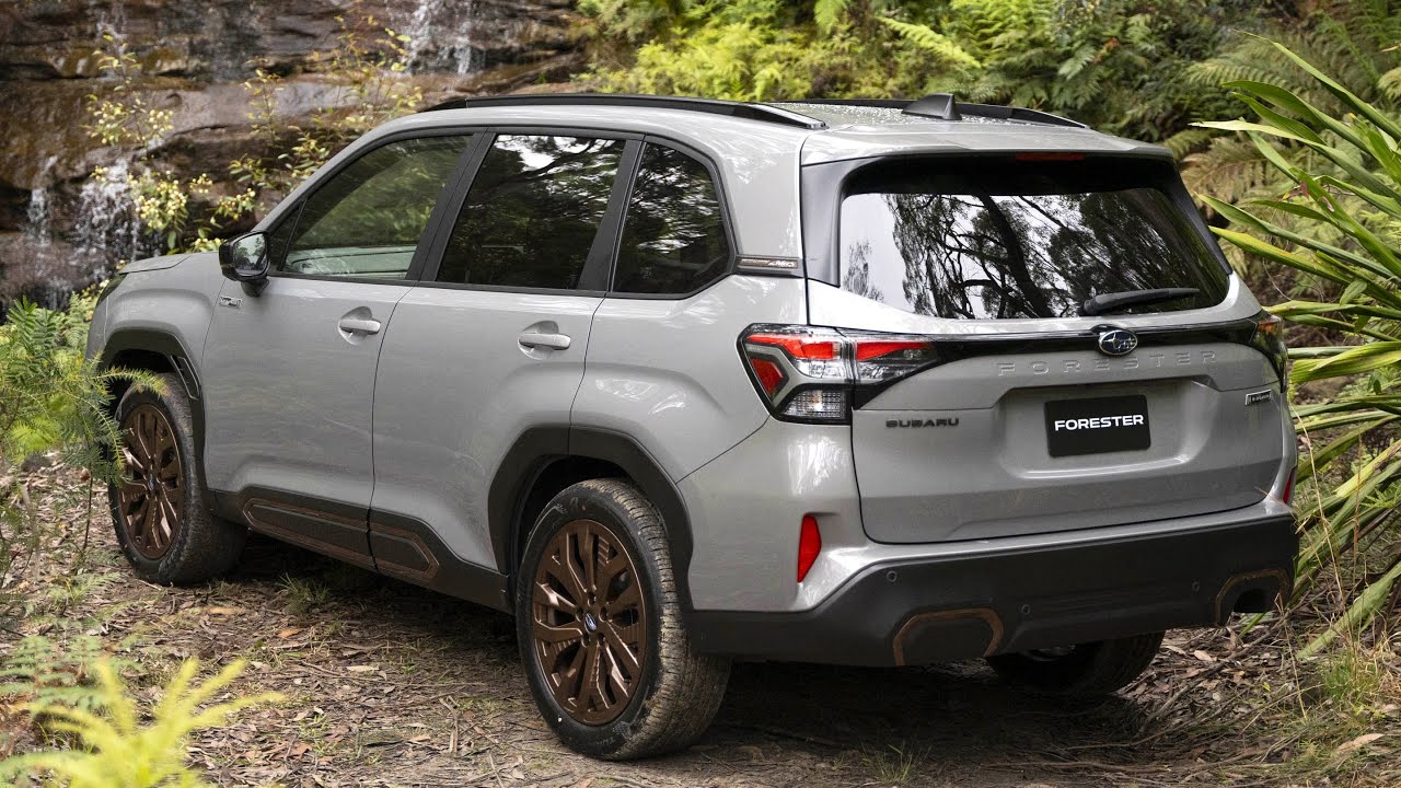 New 2026 Subaru Forester Hybrid - Boxy Crossover SUV Off Road Drive