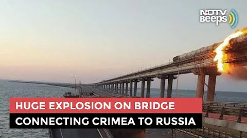 Video: Huge Explosion On Bridge Connecting Crimea To Russia - DayDayNews