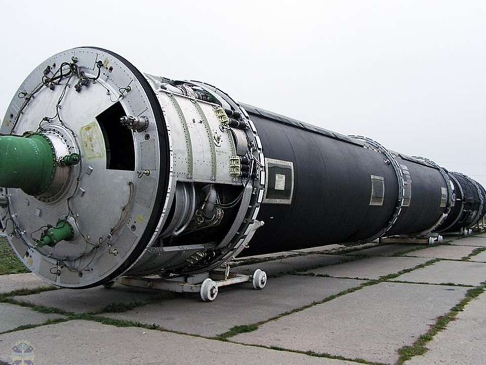 Самая первая баллистическая ракета. Межконтинентальная баллистическая ракета РС-20 Воевода Satana. Ракета р-36м "Воевода". Ракета р-36м сатана. Р-36м баллистическая ракета.