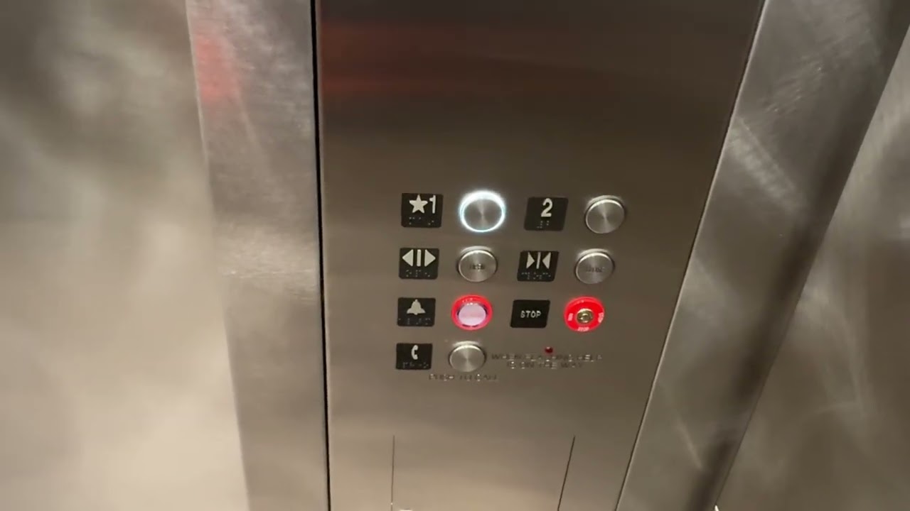 Модифицированный импульсный гидравлический лифт ThyssenDover в здании Centeq Building B Техасског...