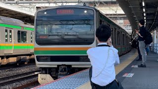 E231系1000番台ﾔﾏU515編成が快速宇都宮行きとして大宮駅11番線を発車するシーン（4534Y）2023.6.16.16:41
