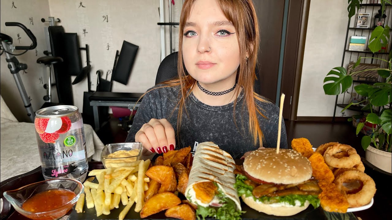 Мукбанг | Бургер, ролл, наггетсы, фри, по-деревенский, луковые кольца | Mukbang | Vegan fast food 🍟