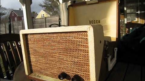 Obscure RCA Licensed 45 RPM Decca Model #DP911 "The York" Record Player