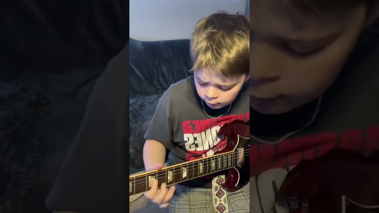 Παρακολούθηση Young Guitarist- This Little Dude Rocks στο YouTube Παρακολούθηση Young Guitarist- This Little Dude Rocks στο YouTube