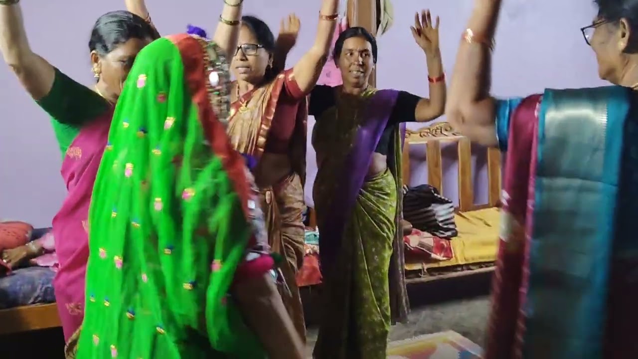 Crazy full Banjara song and hip moment  chudandi Aashirwadm evandi ok plz 