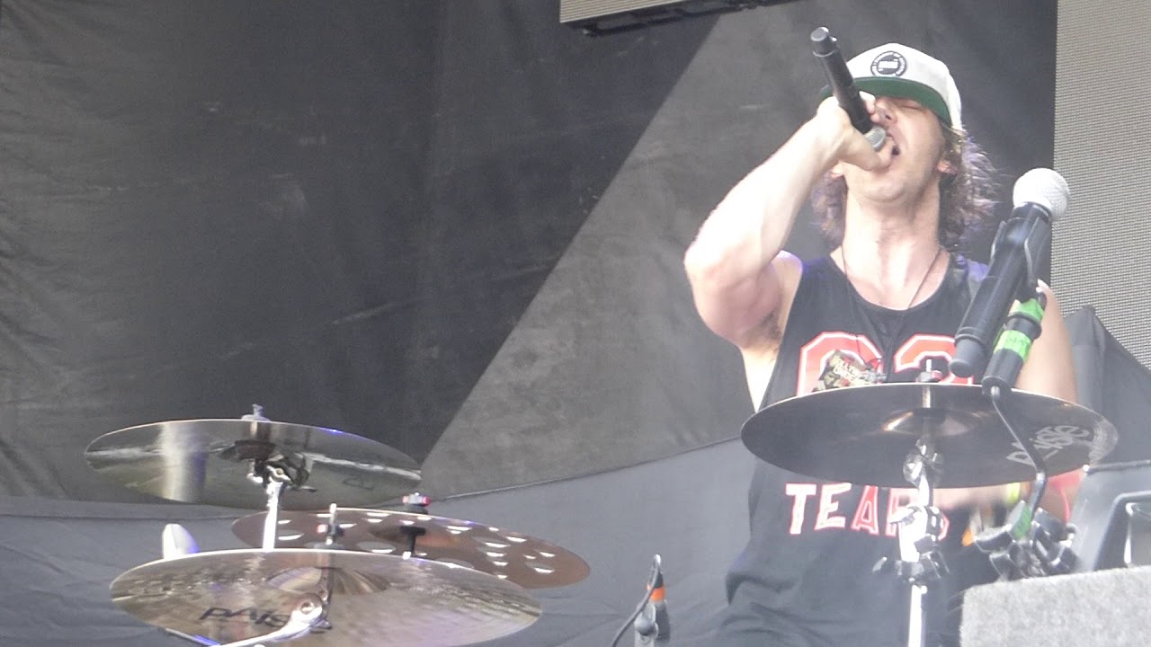 Hollywood Undead Drummer Sings Bon Jovi 4/29/18 YouTube